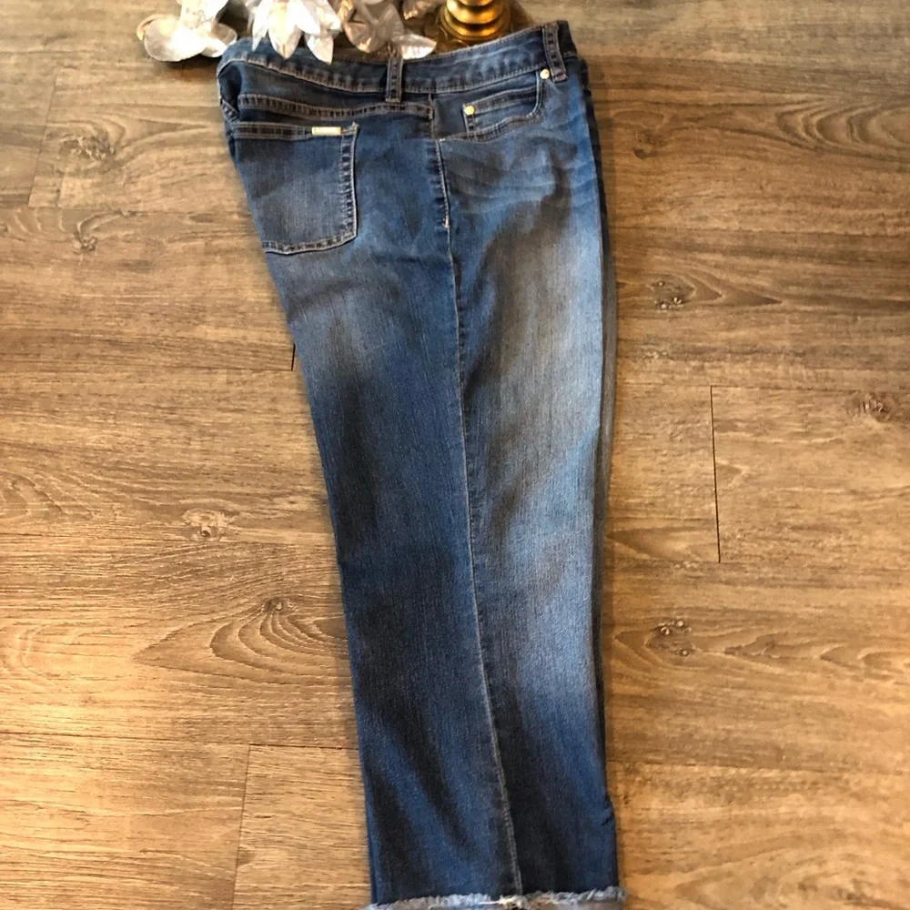 Jennifer Lopez Dark Blue capris Straight Leg Jeans - Picture 3 of 13